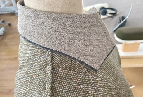 The undercollar set to the neckline on the stand.